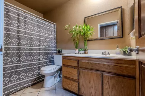 Bath - 43841 30th St E, Lancaster, CA 93535 photo 2 of 2