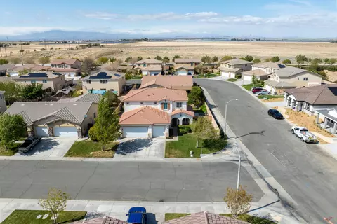 8807 Mora Ct, Lancaster, CA 93536 photo 4