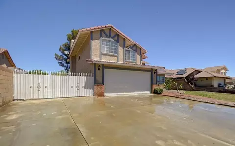 811 Ave J 10 E, Lancaster, CA 93535