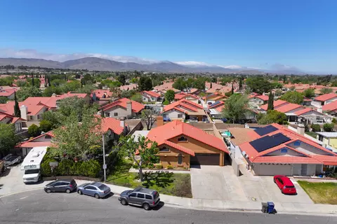 37073 Keith Ct, Palmdale, CA 93550 photo 2