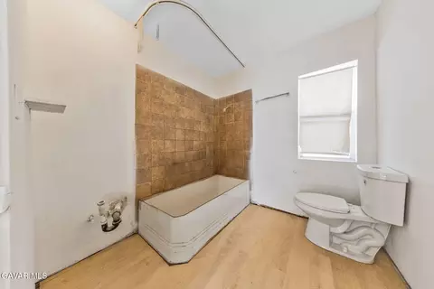 Bath - 38652 E 9th St, Palmdale, CA 93550 photo 1 of 2