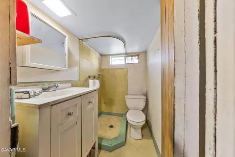Bath - 38652 E 9th St, Palmdale, CA 93550 photo 2 of 2