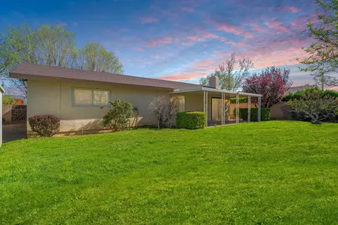 816 Anita Dr, Tehachapi, CA 93561 photo 2