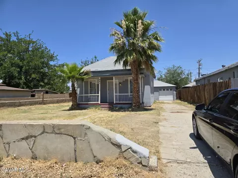 941 Oldfield St W, Lancaster, CA 93534