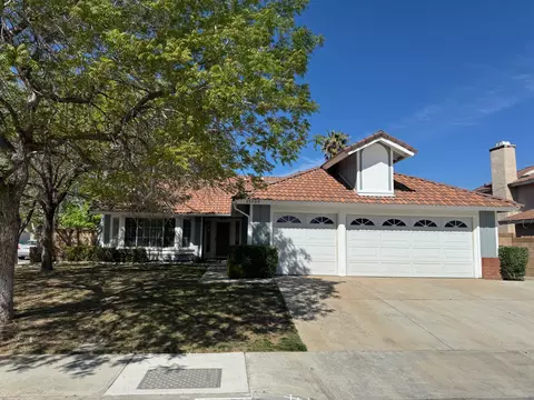 39709 Dover Dr, Palmdale, CA 93551