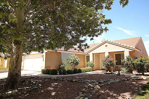 2749 Lingard St W, Lancaster, CA 93536