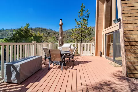 Exterior - 25051 Deertrail Dr, Tehachapi, CA 93561 photo 3 of 7