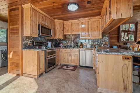 Kitchen - 25051 Deertrail Dr, Tehachapi, CA 93561 photo 1 of 1