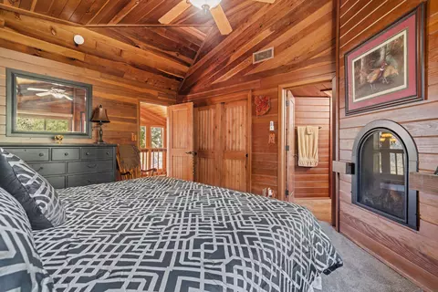 Bedroom - 25051 Deertrail Dr, Tehachapi, CA 93561 photo 4 of 4