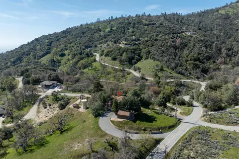 View/Area - 25051 Deertrail Dr, Tehachapi, CA 93561 photo 4 of 6