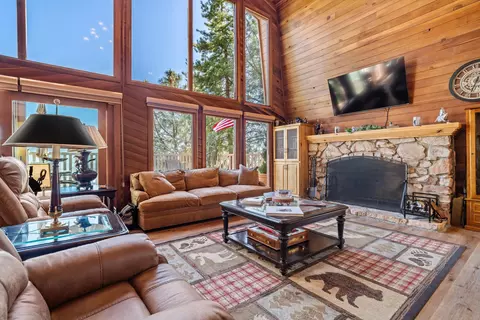 Living - 25051 Deertrail Dr, Tehachapi, CA 93561 photo 3 of 4