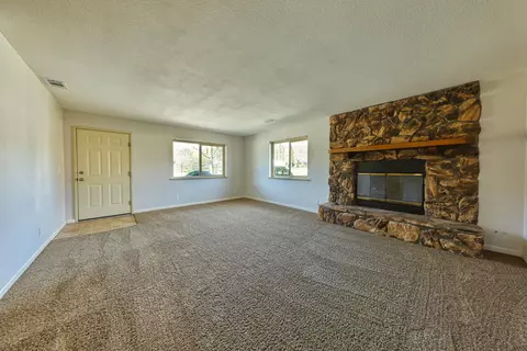 30011 Niblick Ln, Tehachapi, CA 93561 photo 4
