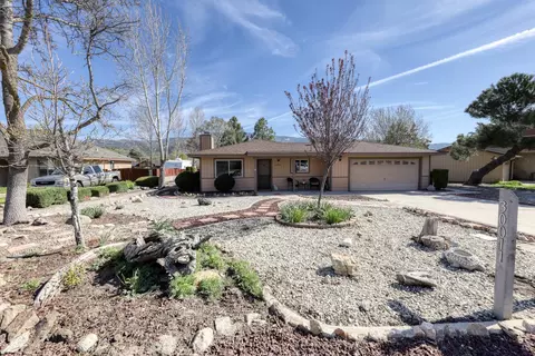 30011 Niblick Ln, Tehachapi, CA 93561