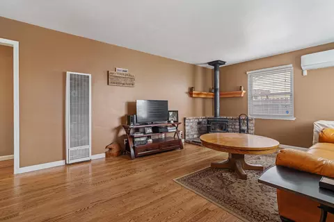 Living - 206 Brentwood Dr, Tehachapi, CA 93561 photo 1 of 1