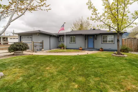 206 Brentwood Dr, Tehachapi, CA 93561