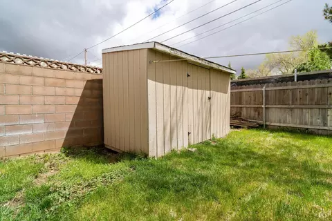 Exterior - 206 Brentwood Dr, Tehachapi, CA 93561 photo 3 of 4