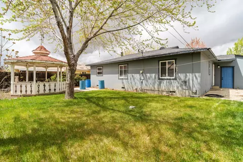 Exterior - 206 Brentwood Dr, Tehachapi, CA 93561 photo 2 of 4