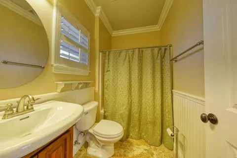 Bath - 24281 Jacaranda Dr, Tehachapi, CA 93561 photo 5 of 6