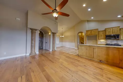 Entry Way - 24281 Jacaranda Dr, Tehachapi, CA 93561 photo 1 of 3