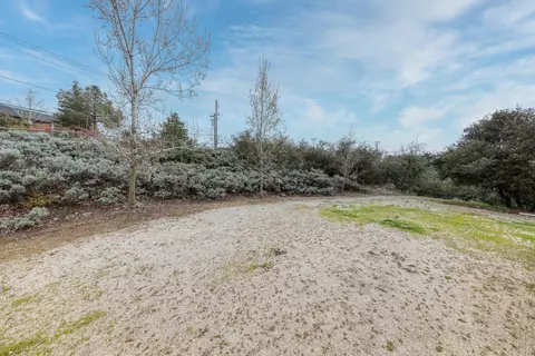 Exterior - 24281 Jacaranda Dr, Tehachapi, CA 93561 photo 6 of 13