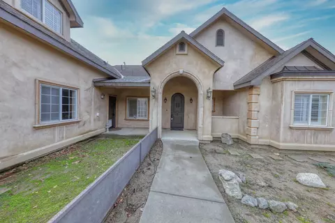 Exterior - 24281 Jacaranda Dr, Tehachapi, CA 93561 photo 3 of 13