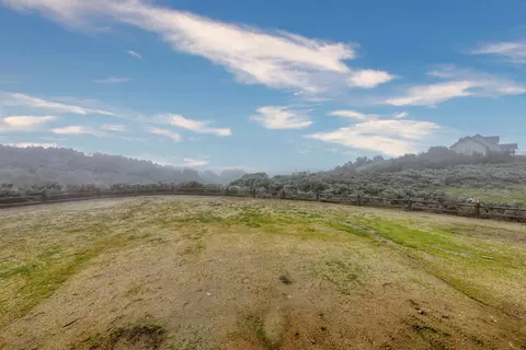 Exterior - 24281 Jacaranda Dr, Tehachapi, CA 93561 photo 8 of 13