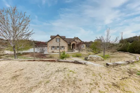 Exterior - 24281 Jacaranda Dr, Tehachapi, CA 93561 photo 12 of 13