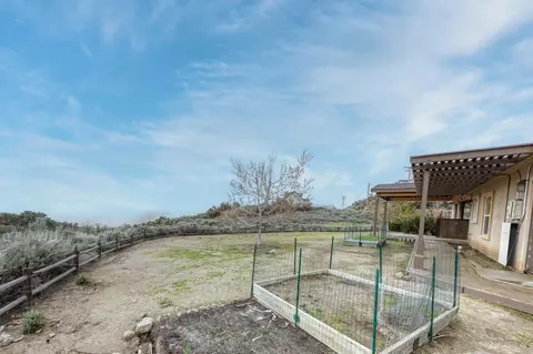 Exterior - 24281 Jacaranda Dr, Tehachapi, CA 93561 photo 5 of 13