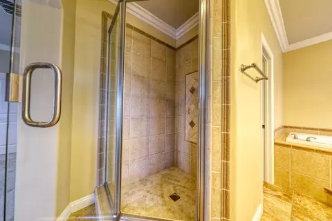Bath - 24281 Jacaranda Dr, Tehachapi, CA 93561 photo 1 of 6