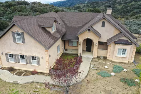 Exterior - 24281 Jacaranda Dr, Tehachapi, CA 93561 photo 2 of 13