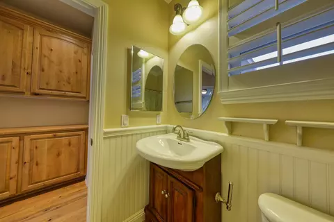 Bath - 24281 Jacaranda Dr, Tehachapi, CA 93561 photo 6 of 6