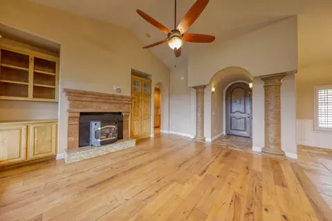 Living - 24281 Jacaranda Dr, Tehachapi, CA 93561 photo 1 of 4