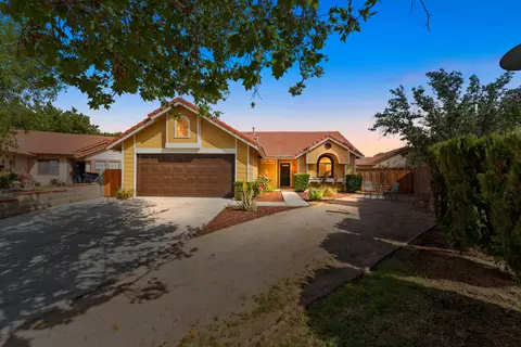 1154 Angela Ct E, Lancaster, CA 93535