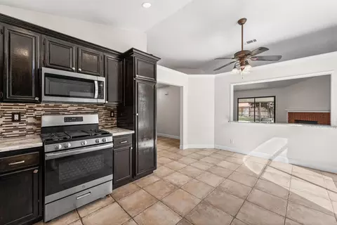 1154 Angela Ct E, Lancaster, CA 93535 photo 9