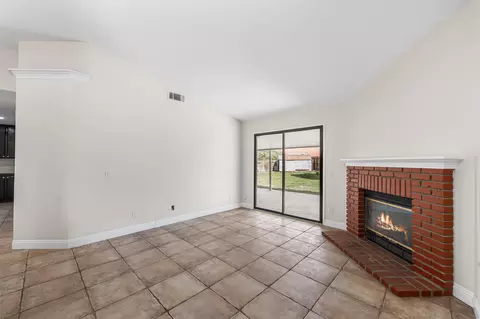 1154 Angela Ct E, Lancaster, CA 93535 photo 3