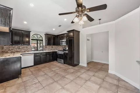 1154 Angela Ct E, Lancaster, CA 93535 photo 7