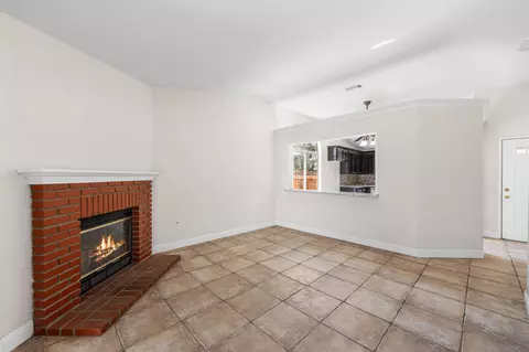 1154 Angela Ct E, Lancaster, CA 93535 photo 4