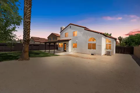 Exterior - 44615 17th St E, Lancaster, CA 93535 photo 3 of 15