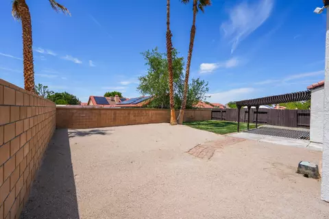 Exterior - 44615 17th St E, Lancaster, CA 93535 photo 8 of 15