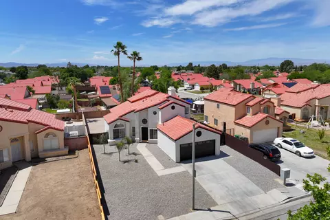 View/Area - 44615 17th St E, Lancaster, CA 93535 photo 1 of 5