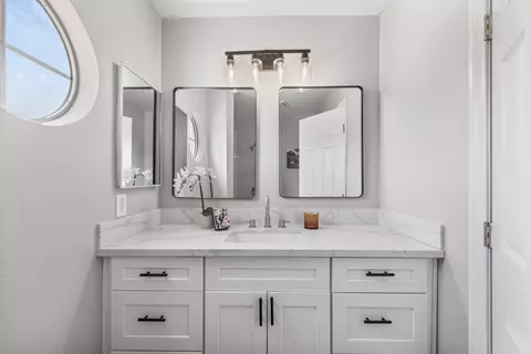 Bath - 44615 17th St E, Lancaster, CA 93535 photo 5 of 6