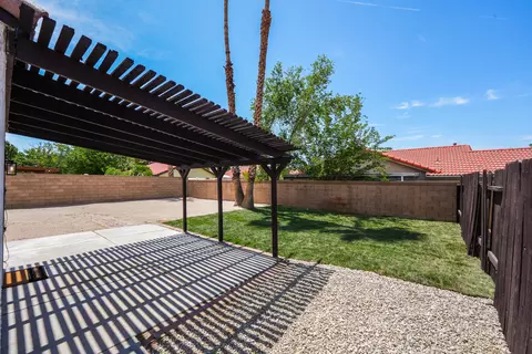 Exterior - 44615 17th St E, Lancaster, CA 93535 photo 4 of 15