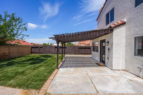Exterior - 44615 17th St E, Lancaster, CA 93535 photo 9 of 15