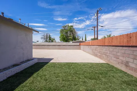 Exterior - 1309 Ivyton St W, Lancaster, CA 93534 photo 5 of 22