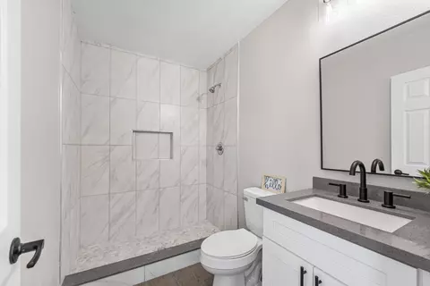 Bath - 1309 Ivyton St W, Lancaster, CA 93534 photo 1 of 3