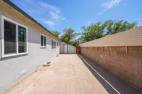 Exterior - 1309 Ivyton St W, Lancaster, CA 93534 photo 13 of 22