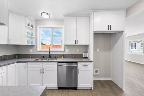 Kitchen - 1309 Ivyton St W, Lancaster, CA 93534 photo 3 of 5