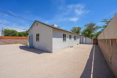 Exterior - 1309 Ivyton St W, Lancaster, CA 93534 photo 12 of 22