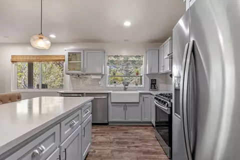 Kitchen - 21309 Hacienda Dr, Tehachapi, CA 93561 photo 4 of 4