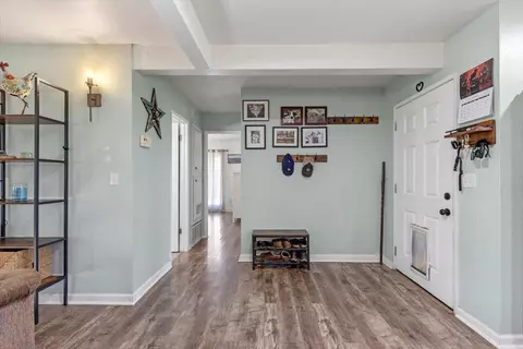 Entry Way - 21309 Hacienda Dr, Tehachapi, CA 93561 photo 2 of 4